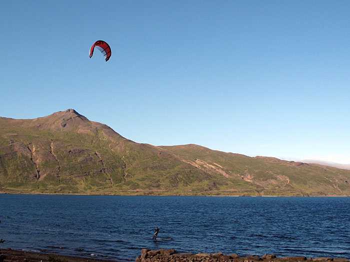 Djúpavík. Verschiedenes XXVI. - Kitesurfing auf dem Reykjarfjörður. (24. bis 31.07.2010)
