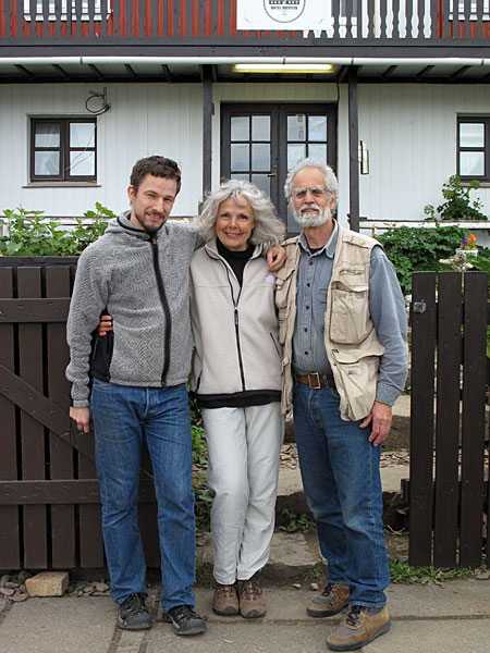 Djúpavík. Fotografen Michael und Paula bei der Arbeit... - Paula und Michael, danke euch für die schönen Stunden und Gespräche hier in Djúpavík... (03. und 04.08.2010)