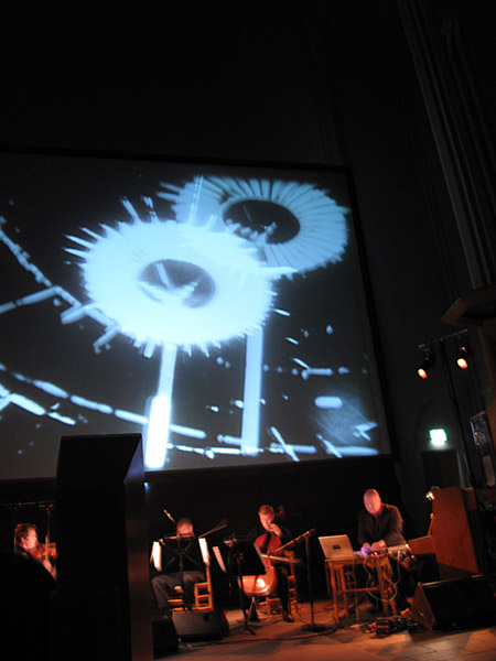 Reykjavík. Konzert: Jóhann Jóhannsson in der Hallgrímskirkja. - Filminstallation: <a href='http://www.myspace.com/magnushelgason' target='_blank' class='linksnormal'>Magnús Helgason</a>. (01.10.2010)