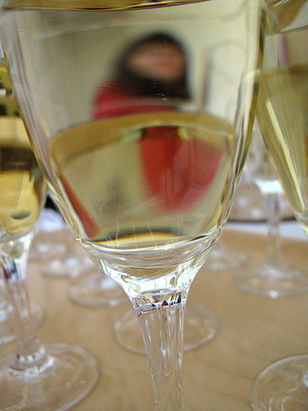 Reykjavík. Weingläser während der Vernissage. - Kaja. (02.10.2010)