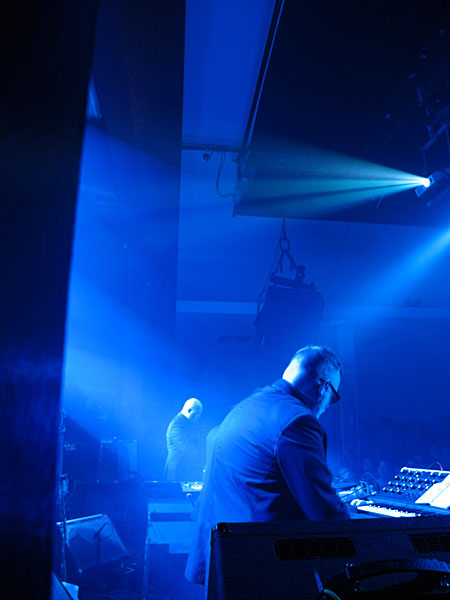 Reykjavík. Konzert - Apparat Organ Quartet. - <a href='http://en.wikipedia.org/wiki/Apparat_Organ_Quartet' target='_blank' class='linksnormal'>Apparat_Organ_Quartet</a> (auf <a href='http://www.facebook.com/ApparatOrganQuartet' target='_blank' class='linksnormal'>facebook</a>). (09.12.2010)
