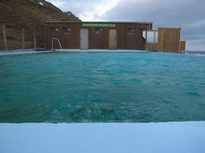 Djúpavík. Endlich wieder hier und gleich in den Norden gefahren! - Das Schwimmbad Krossnes. (31.12.2010)