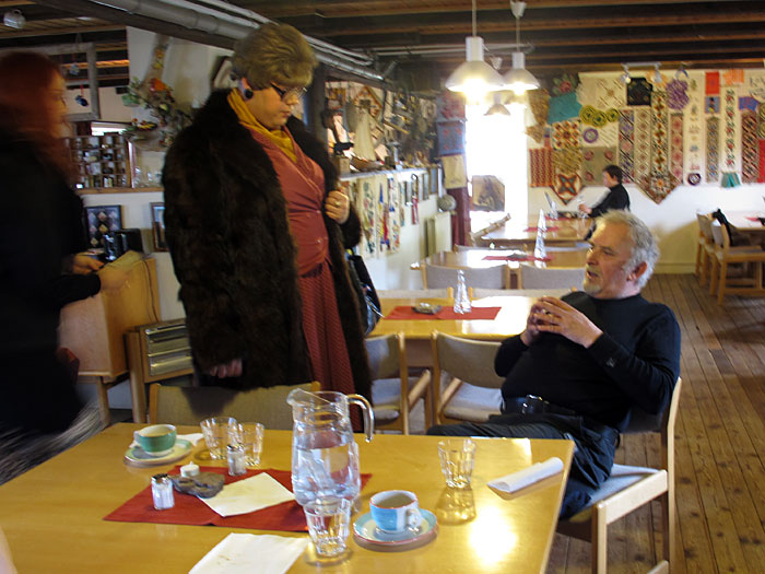 Djúpavík. Miscellaneous XXXII. - <a href='http://malfridur.is' target='_blank' class='linksnormal'>Málfriður</a> on a visit in Djúpavík. Watch the movie <a href='http://malfridur.is/skrafvarpid/' target='_blank' class='linksnormal'>here</a> (Djúpavík starting at 09:39) - sehr sehenswert!!! (1 till 15 June 2011)
