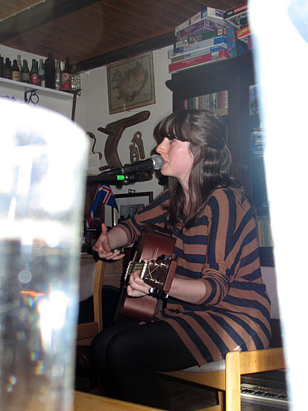 Djúpavík. Concert - Ólympíuleikar Trúbadora. - Remember her name, a great singer: <a href='http://www.listentophia.com/' target='_blank' class='linksnormal'>Phia</a> (und <a href='http://www.facebook.com/listentophia' target='_blank' class='linksnormal'>Phia auf facebook</a>). (22 August 2011)
