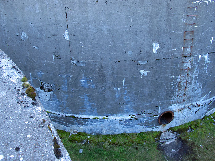 Djúpavík. Grey concrete (herring factory). - Grey concrete II. (11 September 2011)
