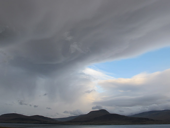 Hvalfjörður. Egill abholen. - Beginn des Hvalfjörður (nördliche Seite). (16.09.2011)