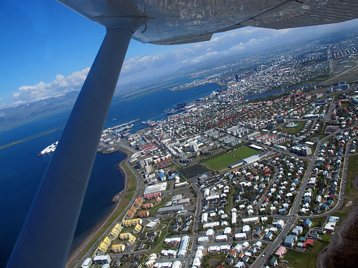 Reykjavík—Gjögur. Rückflug nach Gjögur/Djúpavík. - Reykjavík, der westliche Teil. (11.06.2012)