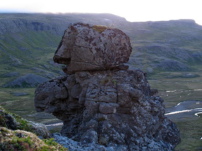 Djúpavík. Hiking in the evening hours. - Keeping the overview still ... (1 August 2012)