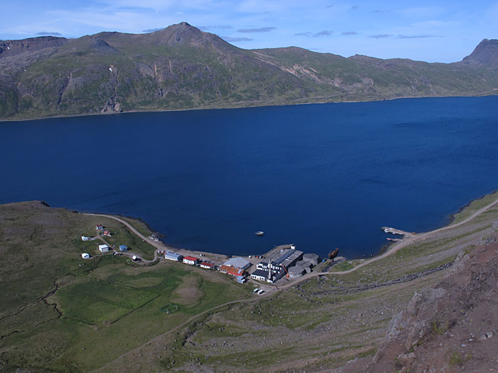 Djúpavík. Wandern, aber nur etwas: Zum Wasserfall. - Und nochmals, nun von fast ganz oben! (06.08.2012)