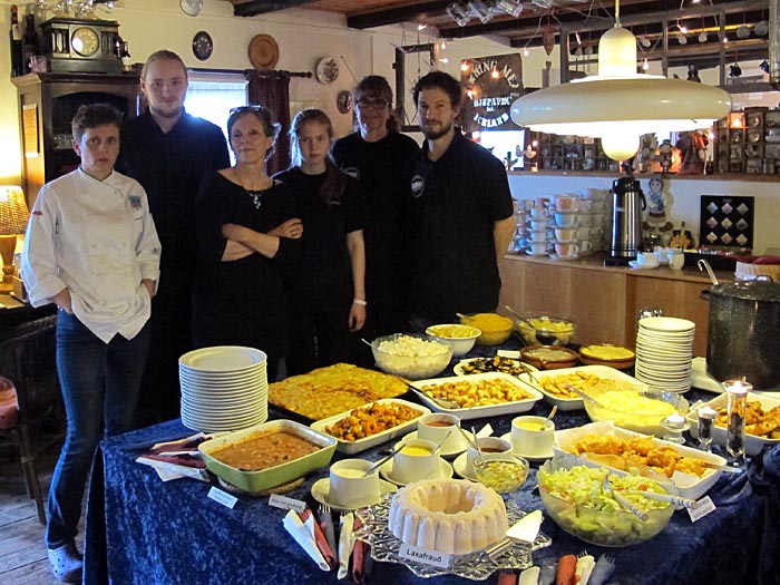 Djúpavík. Djúpavíktage - 3x Buffet! - Die Hotelcrew (und der Küche)! (17. bis 19.08.2012)
