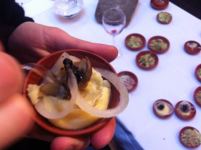 Reykjavík. Ulrike Ottinger in Island. - Feines ('Finger-'?) food. II. (03.10.2012)