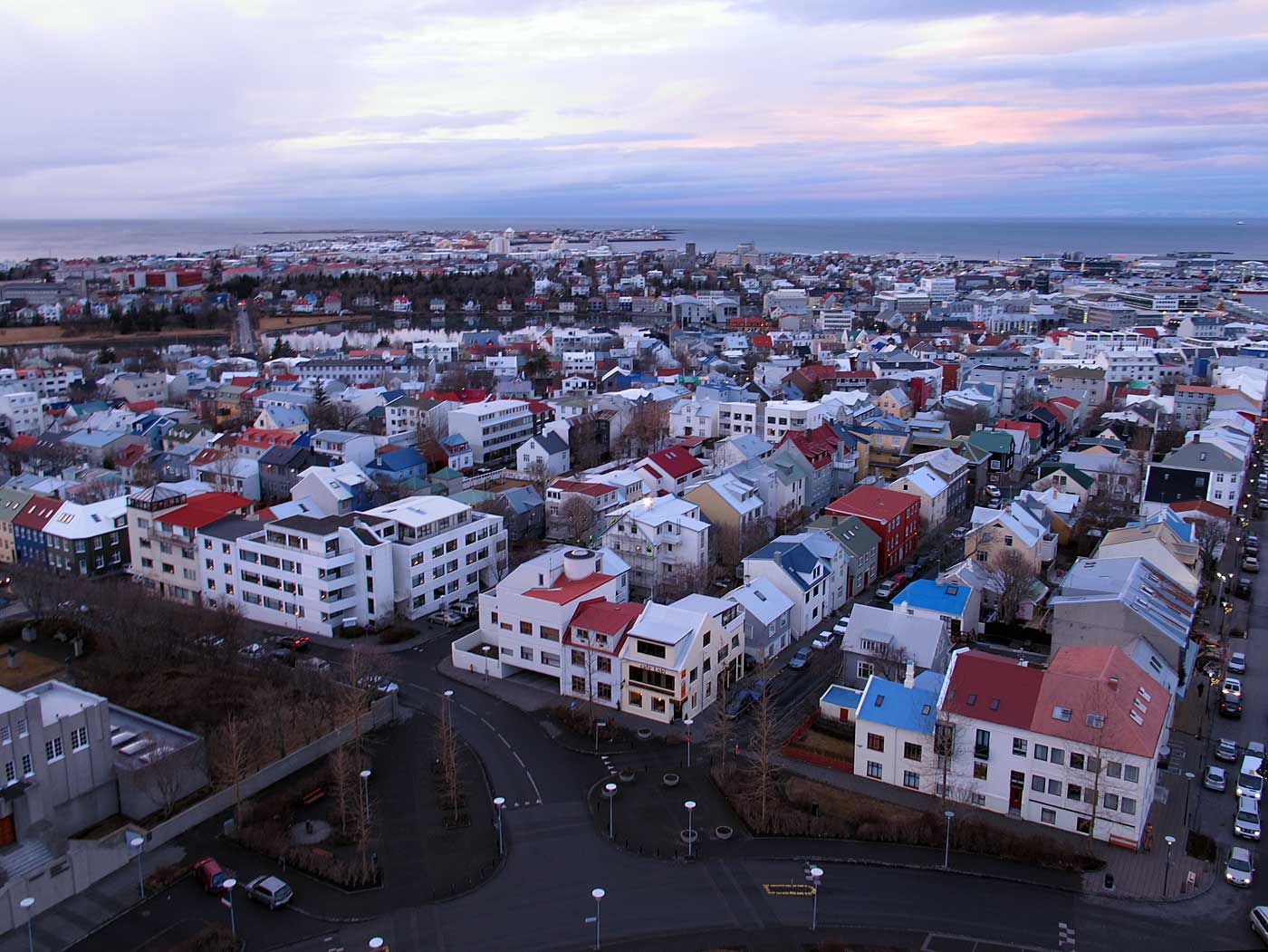 Reykjavík. Bilder vom höchsten Punkt (Kirche Hallgrímskirkja). - WNW. (20.12.2012)