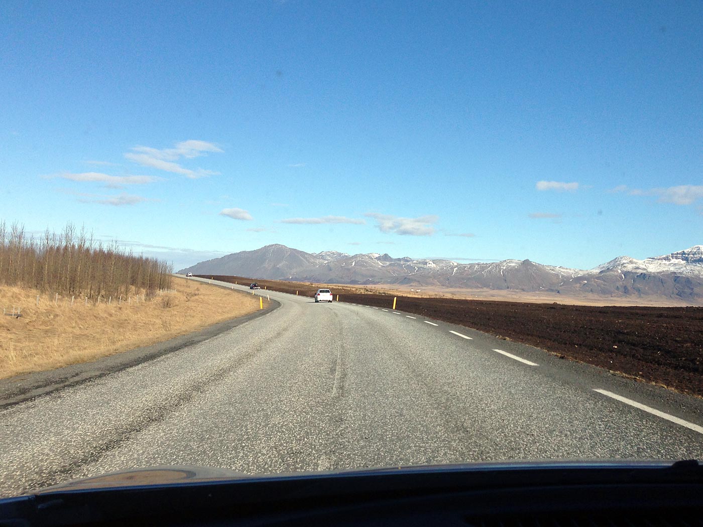 Djúpavík. An Ostern in Djúpavík. Freitag. - Auf dem Weg nach Djúpavík - zwischen Reykjavík und Borgarnes - sonnig, und blauer Himmel. (29.03.2013)