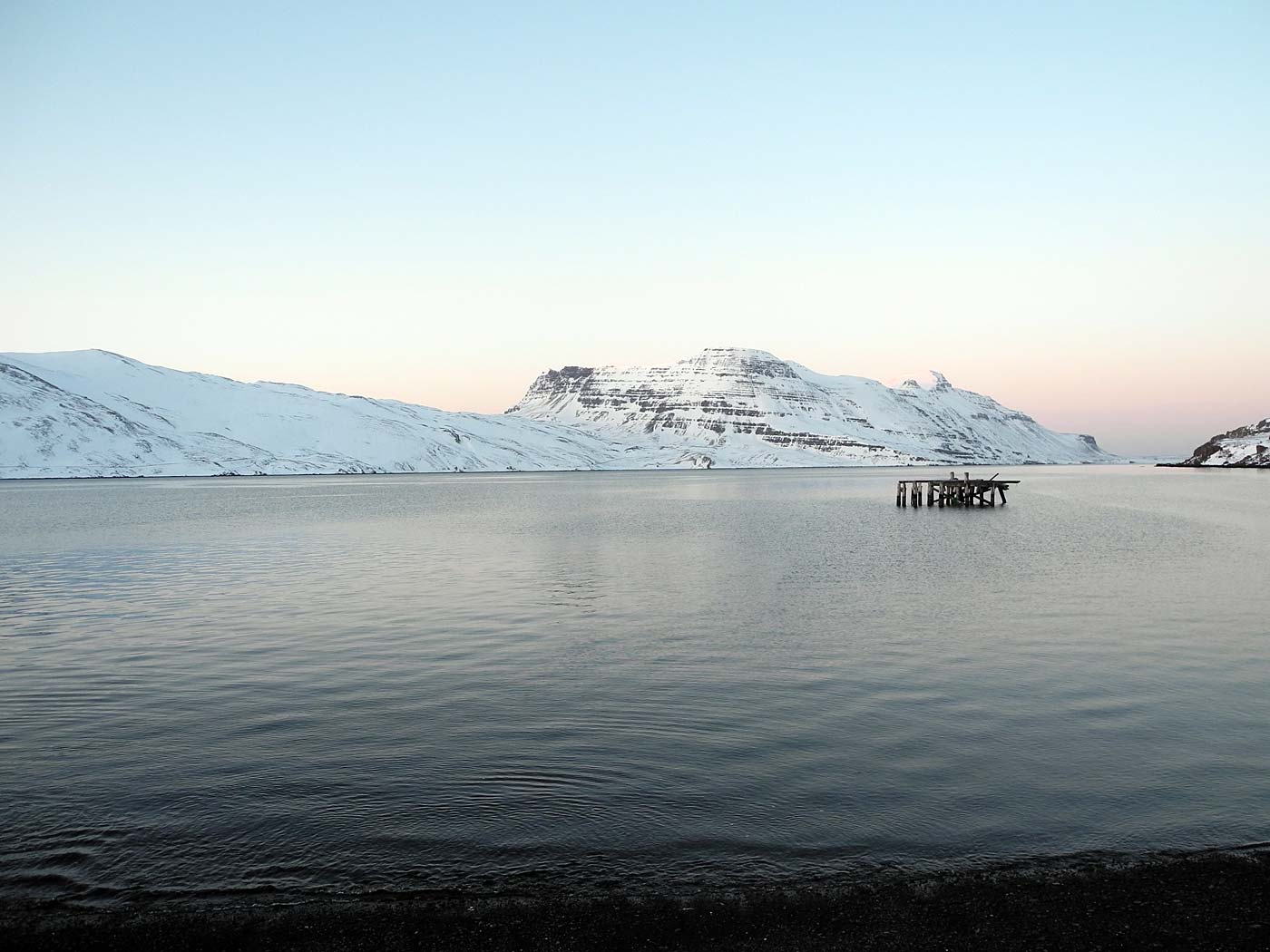 Djúpavík. An Ostern in Djúpavík. Samstag. I. - "<a href='/exhibition14/index.php' target='_blank' class='linksnormal'>Silence in Djúpavík</a>". (30.03.2013)