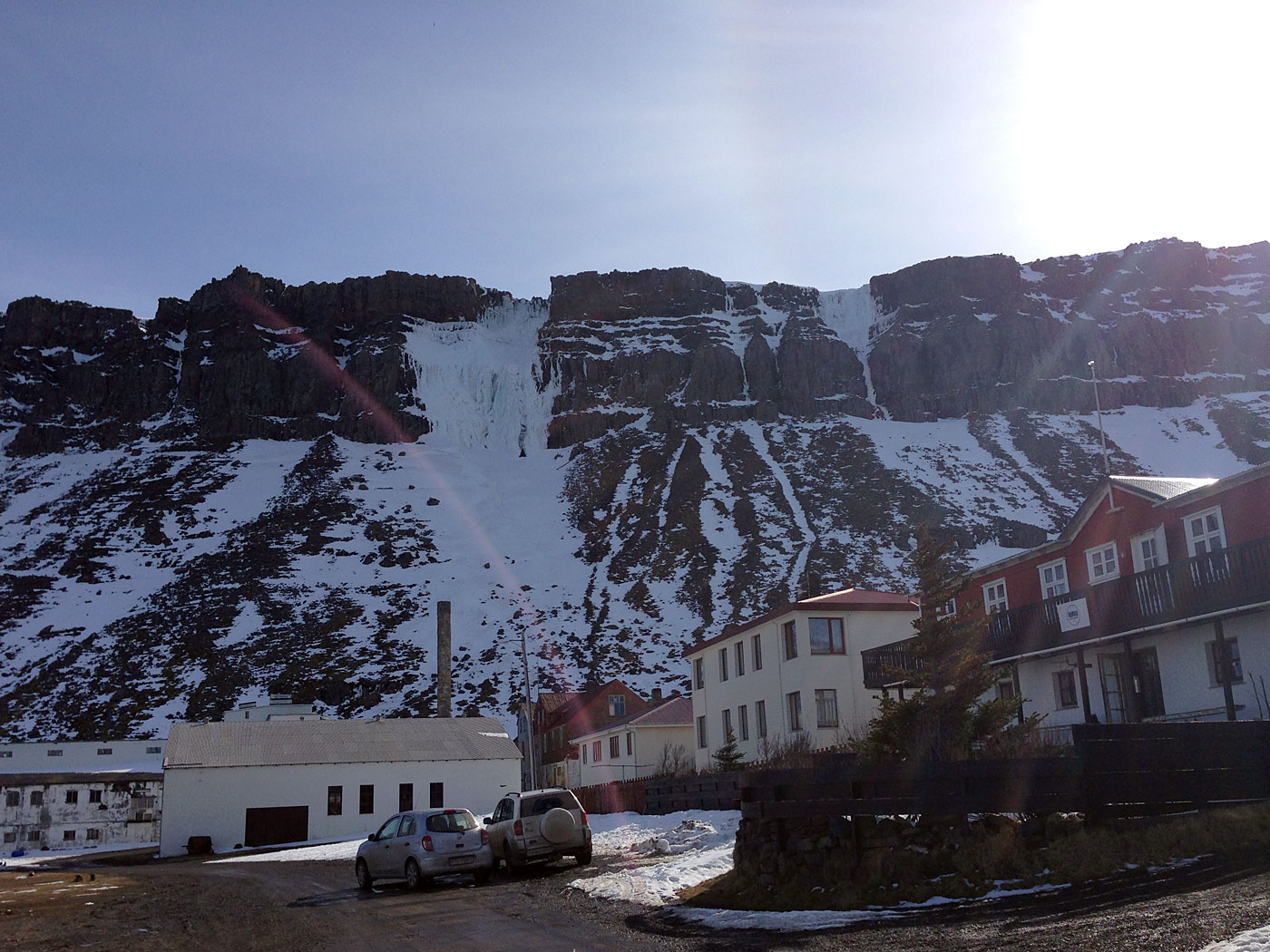 Djúpavík. An Ostern in Djúpavík. Montag. - Nicht viel später war ich wieder unten - und hatte meine Sachen gepackt, denn nun ging es los in Richtung Reykjavík. Vielen Dank an alle für die schönen Tage hier in Djúpavík :-)! (01.04.2013)