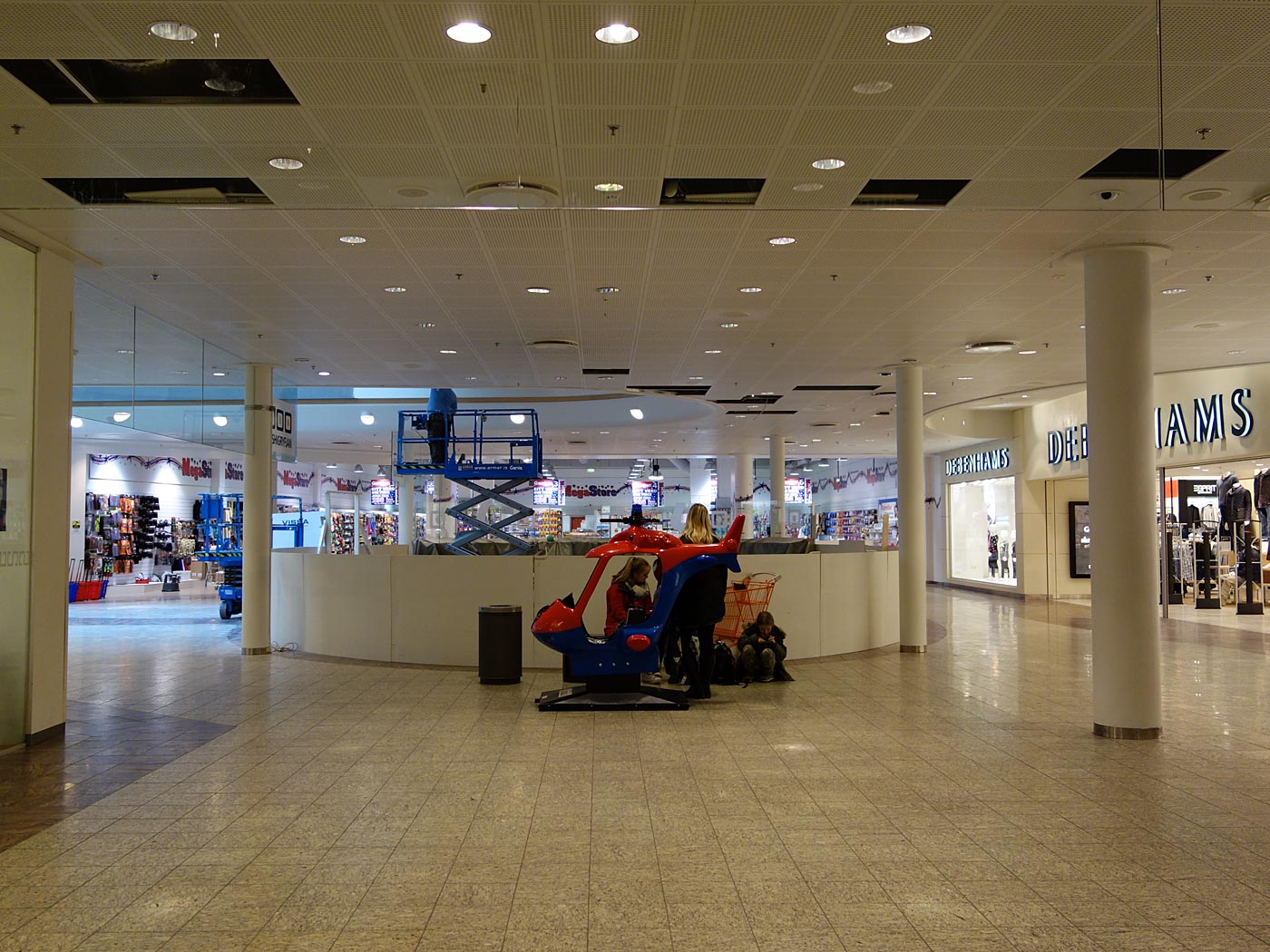 Reykjavík. Verschiedenes LXX. - Einkaufszentrum <a href='http://de.wikipedia.org/wiki/Smralindd' target='_blank' class='linksnormal'>Smáralind</a> in Kópavogur. (16. bis 30.09.2013)