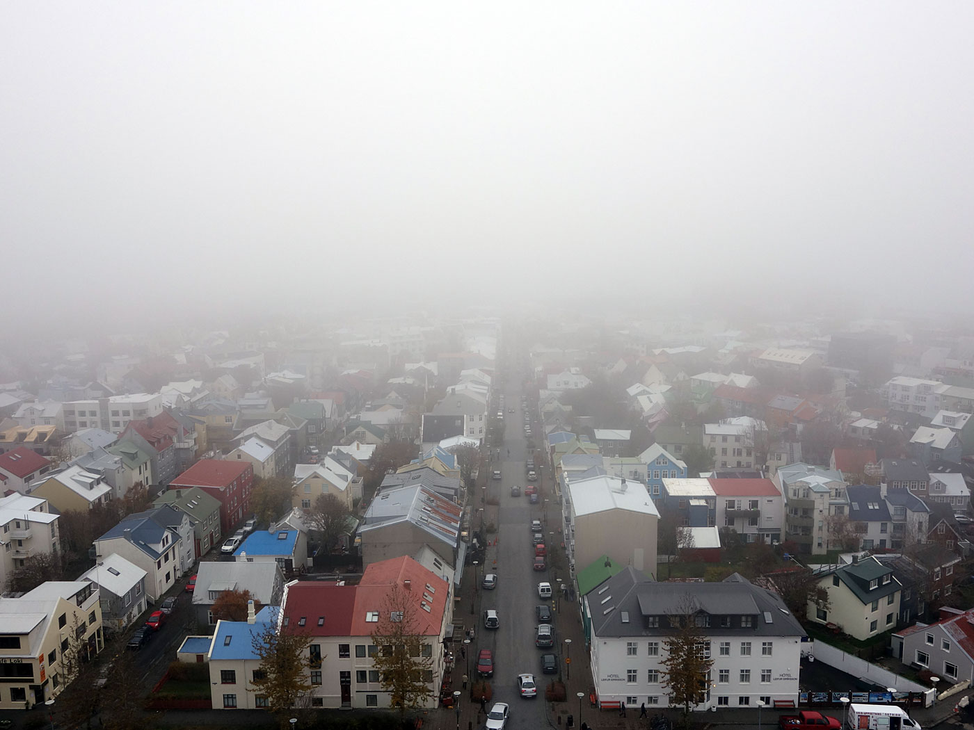 Reykjavík. Hallgrímskirkja im Nebel. - V. (02.10.2013)
