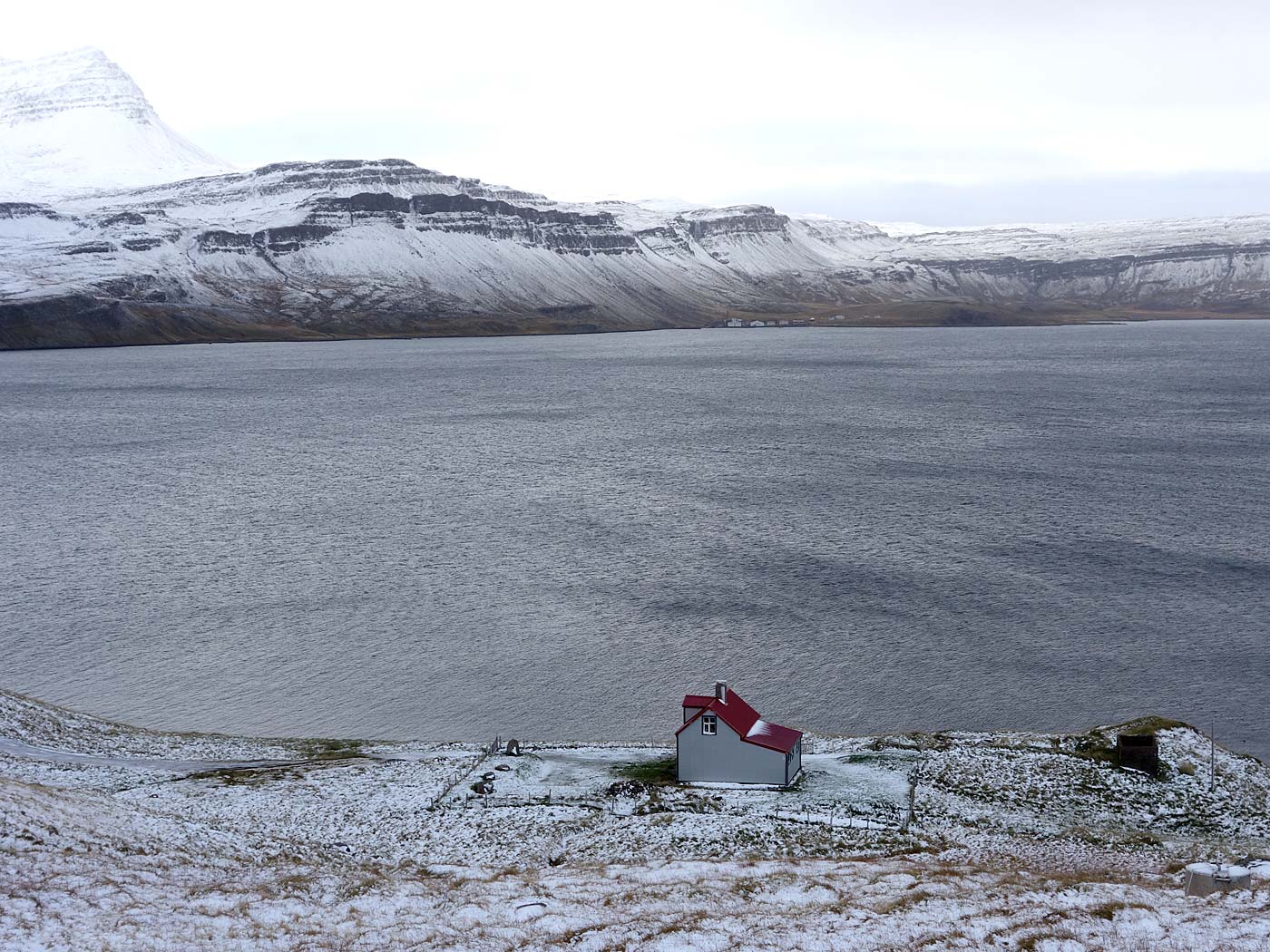 Djúpavík. Ein Tag im Norden. - Naustvík. (<a href='http://www.grapevine.is/Travel/ReadArticle/Home-To-The-Loneliest-Hotel-In-The-World' target='_blank' class='linksnormal'>Artikel</a> über diesen Ausflug auf Reykjavík Grapevine). (05.10.2013)