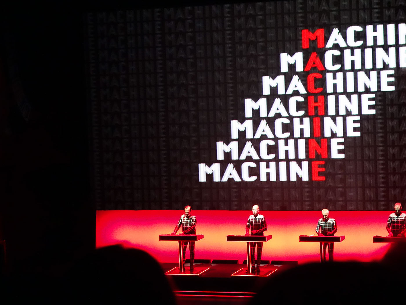 Reykjavík. KRAFTWERK - live in der HARPA. - <a href='http://kraftwerk.com' target='_blank' class='linksnormal'>KRAFTWERK</a> - 'The Man-Machine'. (03.11.2013)