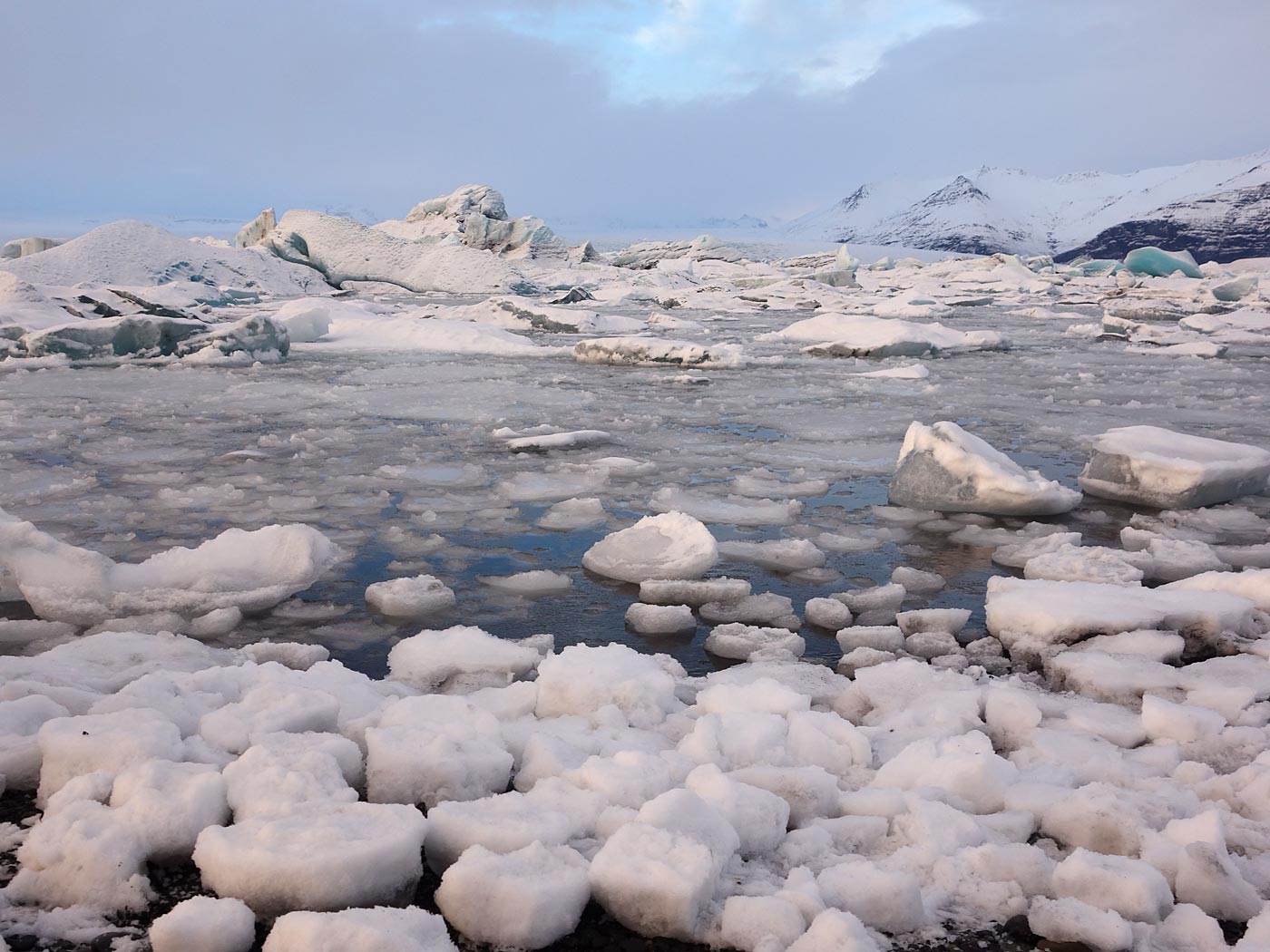 Jökulsárlón. Eis. II. - <a href='http://de.wikipedia.org/wiki/Jökulsárlón' target='_blank' class='linksnormal'>Jökulsárlón</a>, Gletscherlagune. (16.11.2013)
