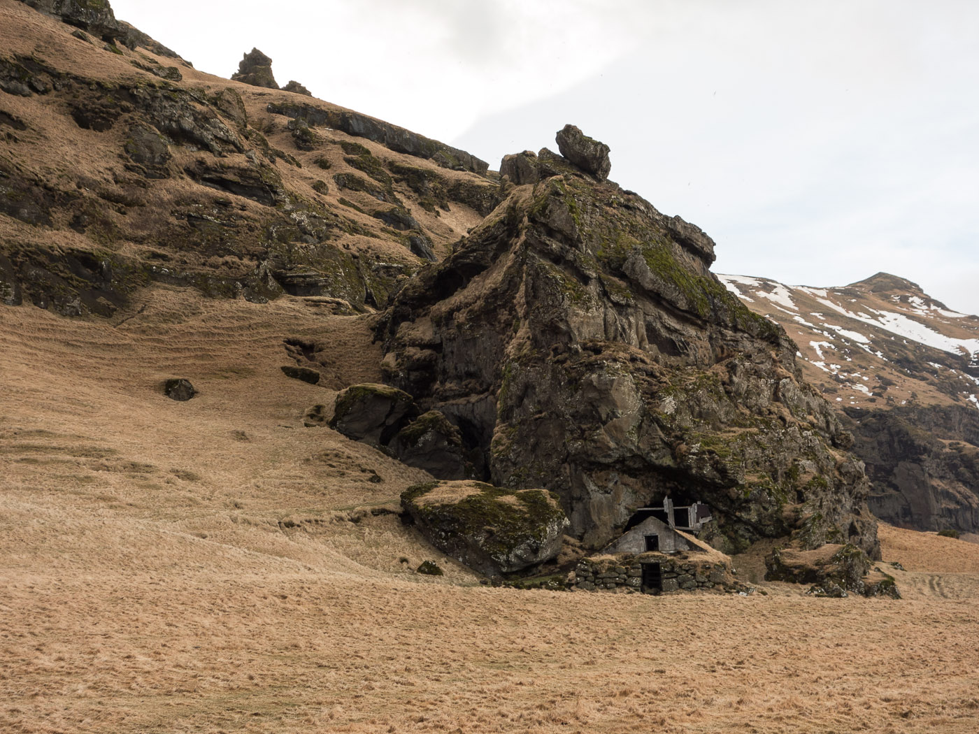 South Coast. Part 2 - Cave Rütshellir. - Just beside Ringroad the man-made cave <a href='http://jeramydodds.squarespace.com/speculative-non-fiction/' target='_blank' class='linksnormal'>Rútshellir</a>, more than 100 years old. (18 January 2014)