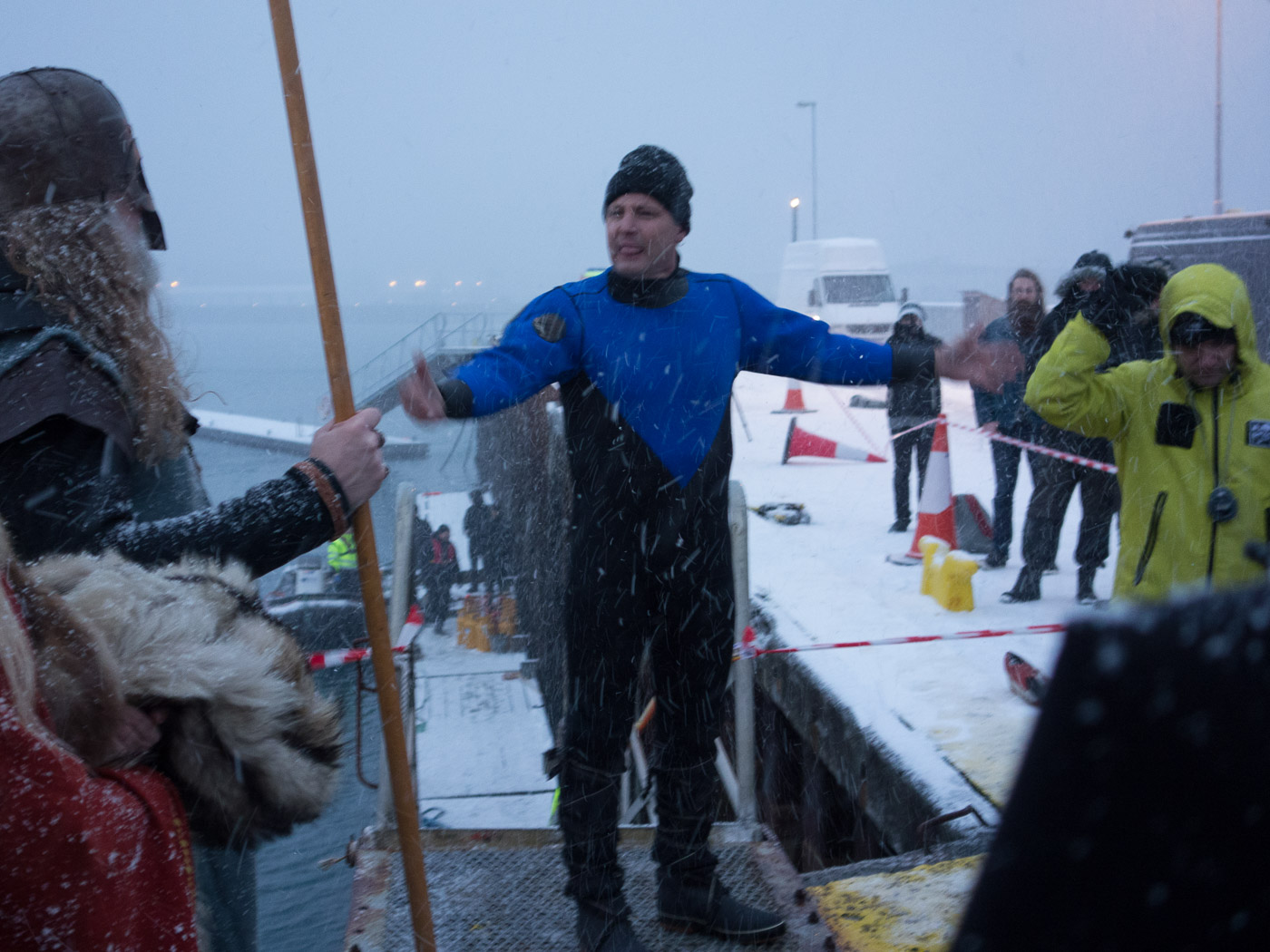 Reykjavík. Fake stunt with Dean Gunnarson. - Dean, talking about the 'stunt', it is the most dangerous he ever made (...). Hahaha, we will see that this stunt was just a fake and was not as dangerous as announced. More info about this fake stunt <a href='https://www.facebook.com/photo.php?fbid=10152498538507382&set=a.10150240354367382.319829.39742377381' target='_blank' class='linksnormal'>here</a>. (6 January 2015)