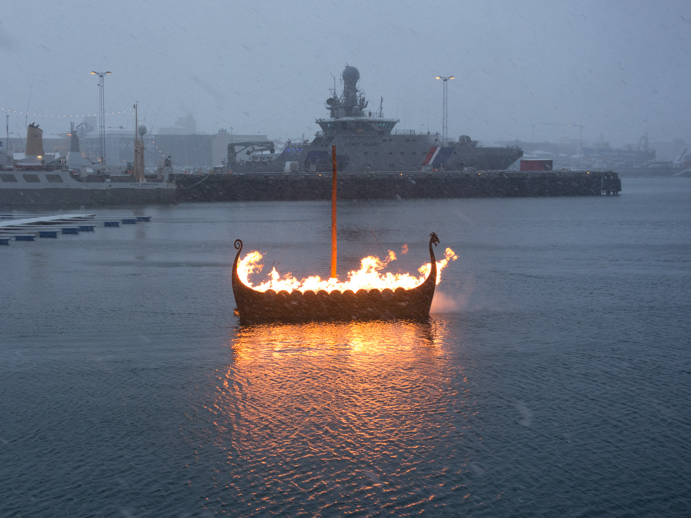 Reykjav&iacute;k. Fake stunt with Dean Gunnarson. - 5 Minutes later - the controlled fire did on the boat did not destroy it. All in all a true fake show, it had nothing to do with a stunt. More info about this fake stunt <a href='https://www.facebook.com/photo.php?fbid=10152498538507382&set=a.10150240354367382.319829.39742377381' target='_blank' class='linksnormal'>here</a>. (6 January 2015)